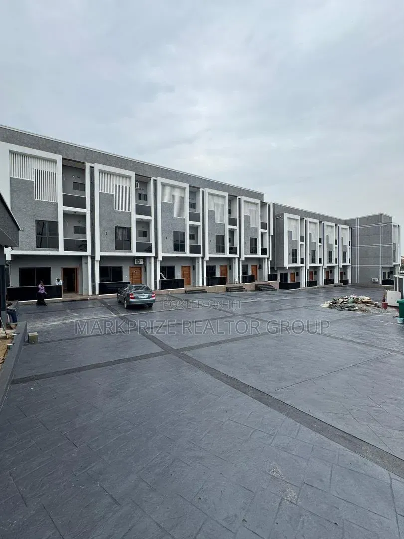 4bdrm Duplex in Magodo Phase 2 Lagos for sale in GRA Phase 2 Shangisha