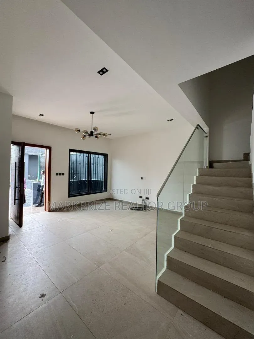4bdrm Duplex in Magodo Phase 2 Lagos for sale in GRA Phase 2 Shangisha