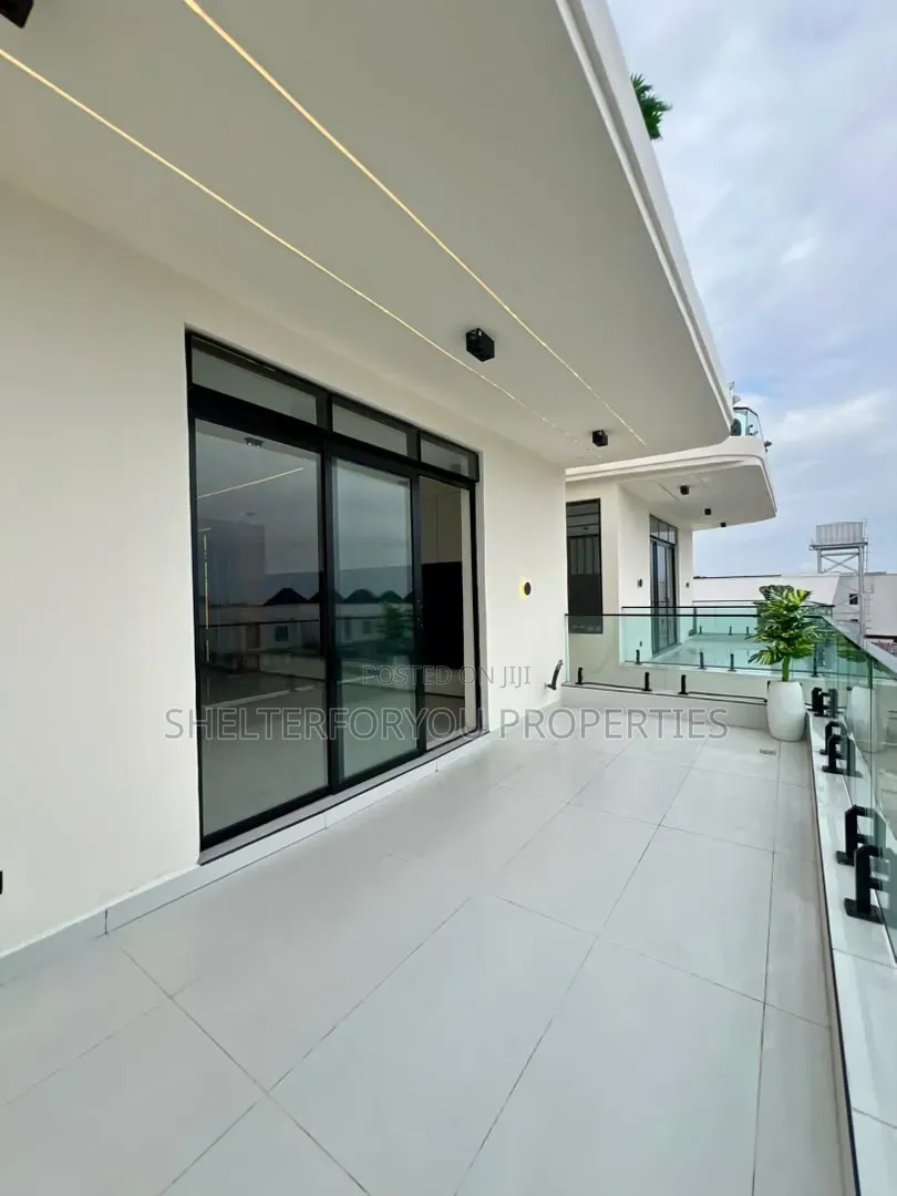 5bdrm Duplex in Chevron for sale in Chevron