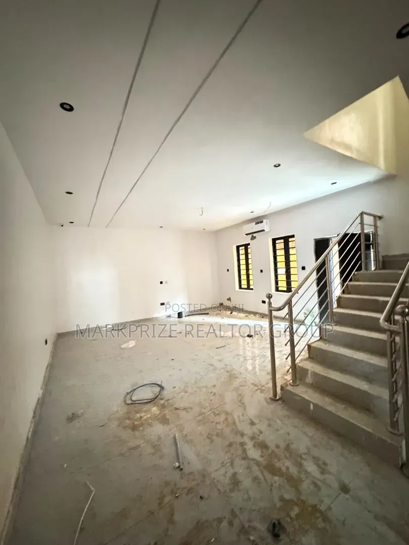 4bdrm Duplex in Gbagada Lagos for sale in Oworonshoki / Gbagada