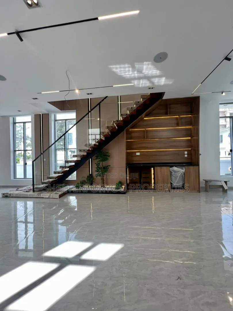5bdrm Duplex in Osapa london for sale in Osapa london
