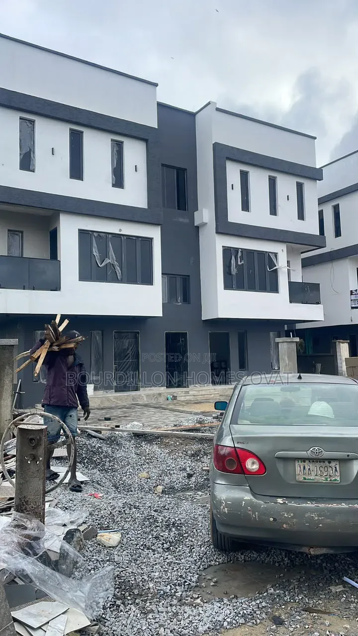 4bdrm Duplex in Lekki Phase 1 for sale in Lekki Phase 1