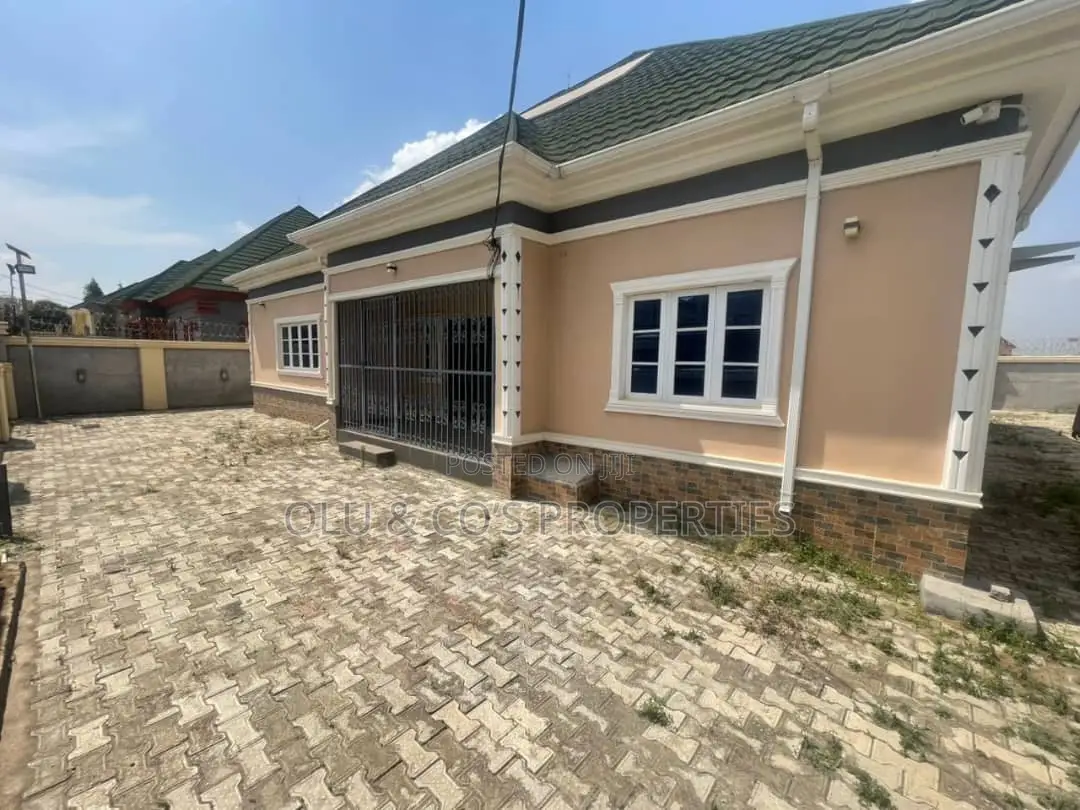 3bdrm Bungalow in Von District for sale in Lugbe District
