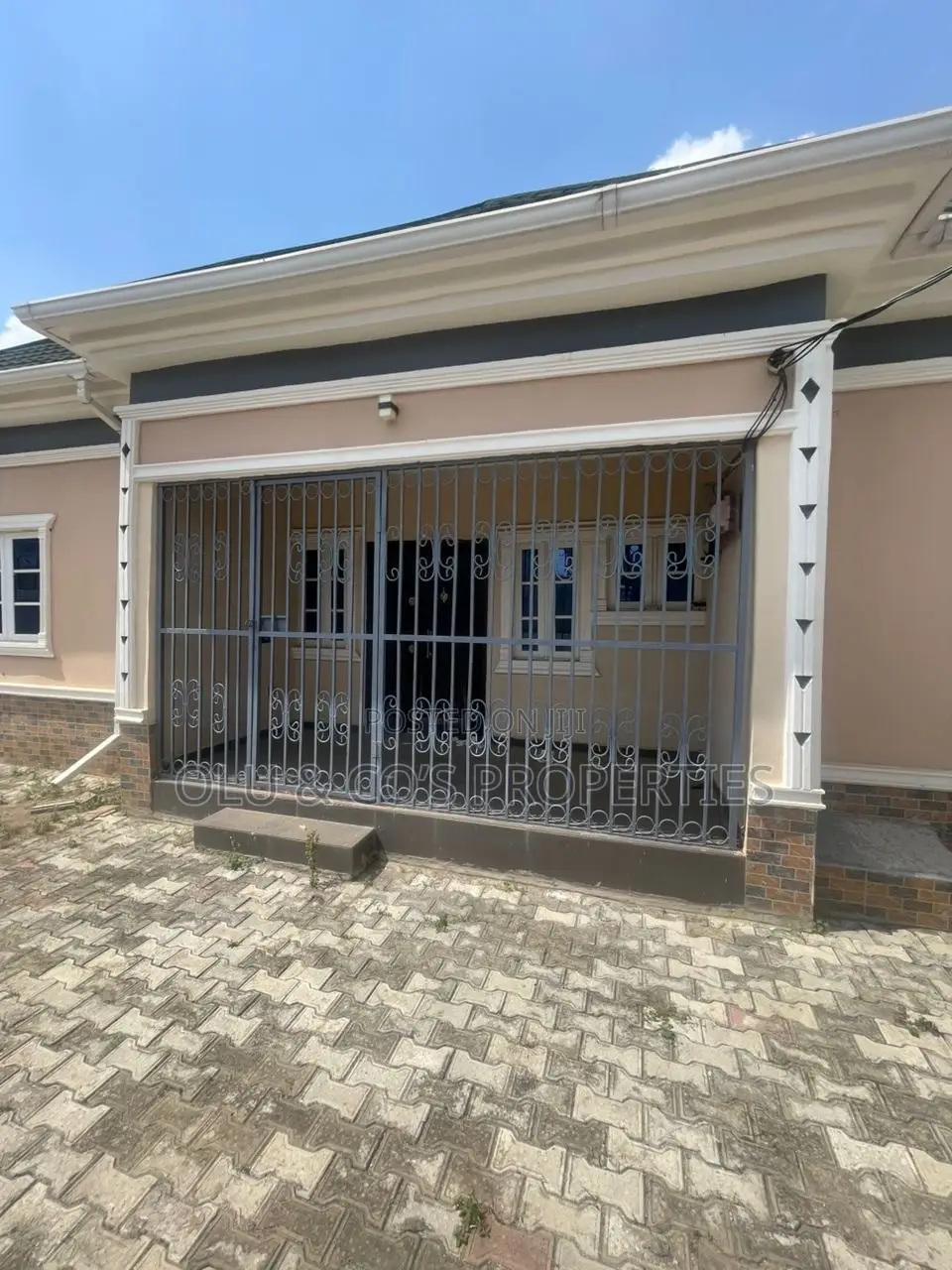 3bdrm Bungalow in Von District for sale in Lugbe District