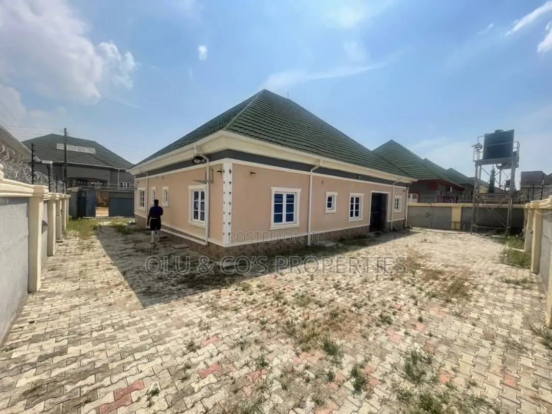 3bdrm Bungalow in Von District for sale in Lugbe District