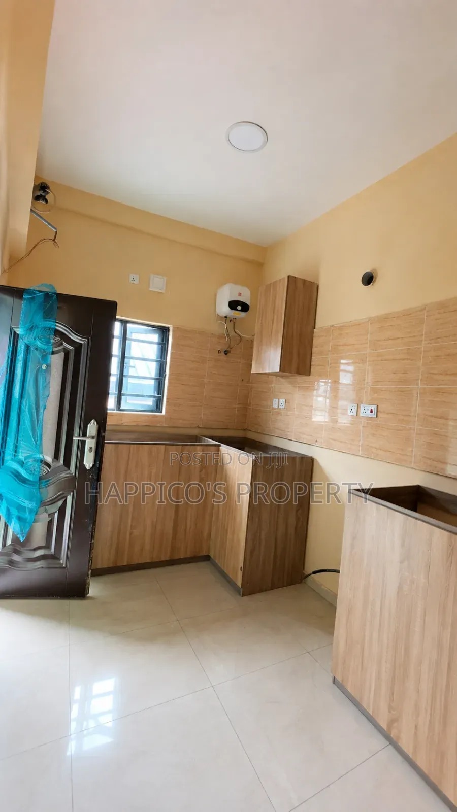 3bdrm Block of Flats in Alagomeji for rent in Alagomeji
