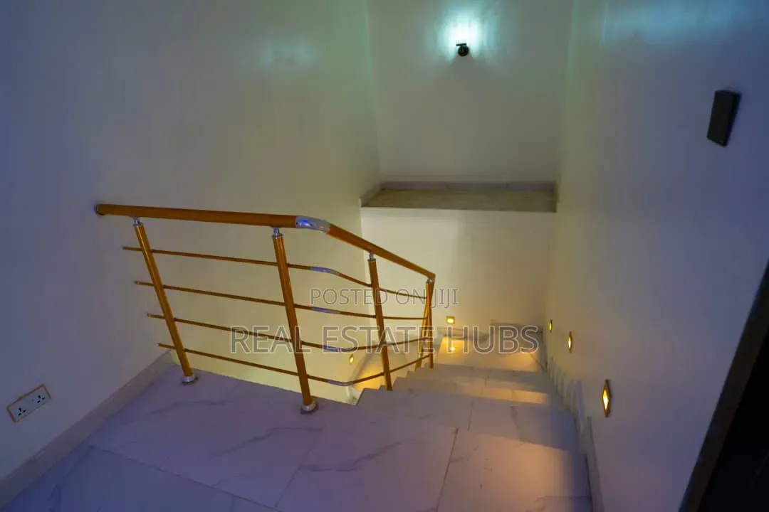 Furnished 4bdrm Duplex in Pantheon Bridge, Chevron for sale in Chevron