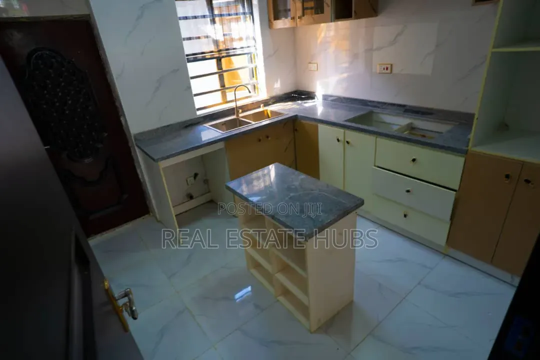 Furnished 4bdrm Duplex in Pantheon Bridge, Chevron for sale in Chevron