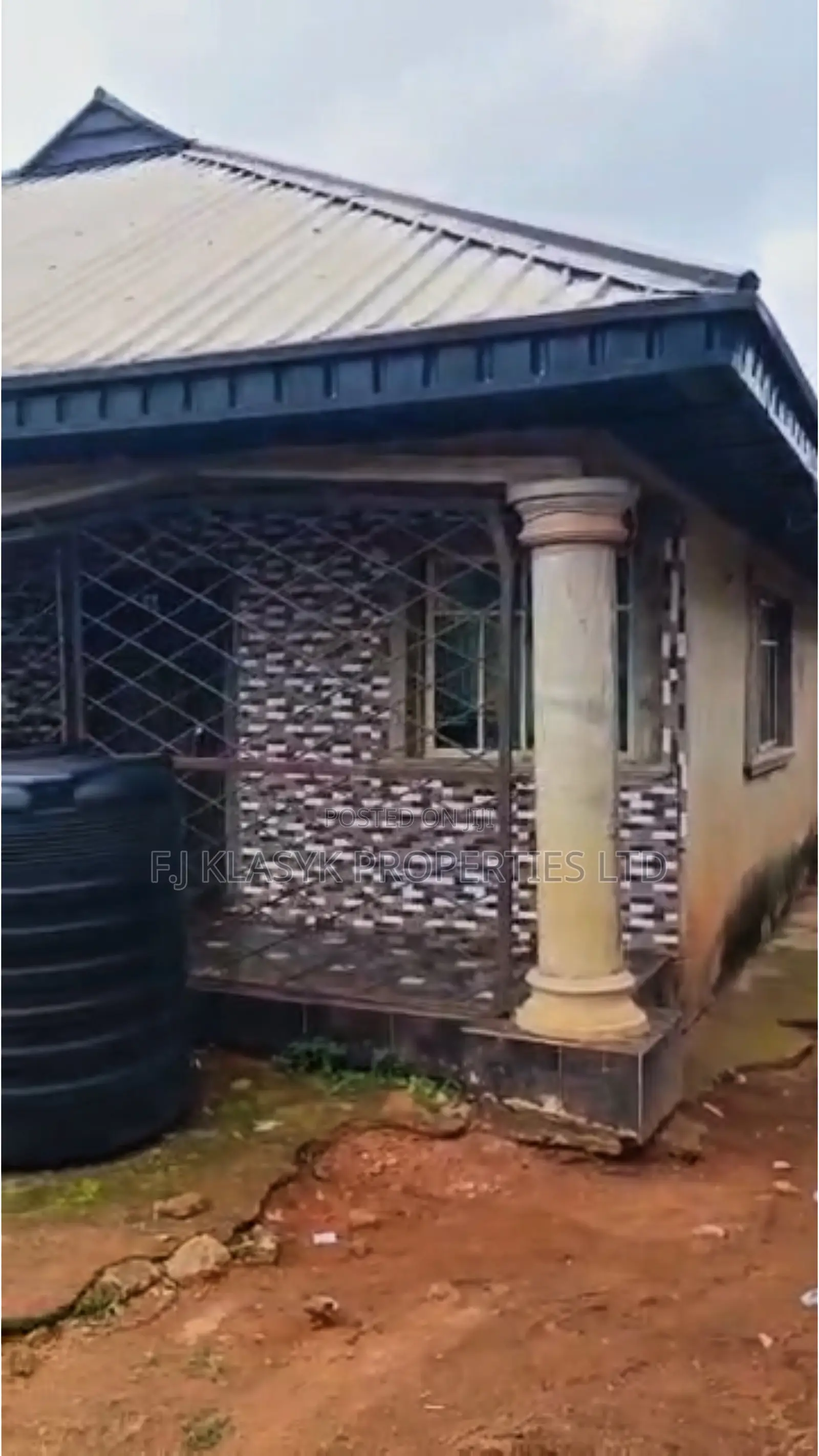 5bdrm Block of Flats in Edo State for sale in Edo State