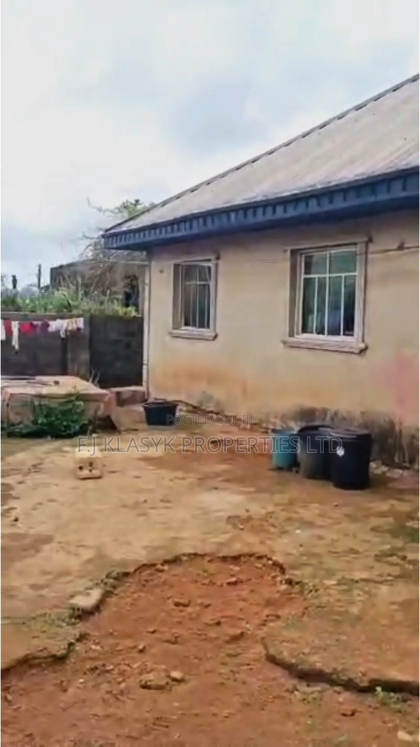 5bdrm Block of Flats in Edo State for sale in Edo State