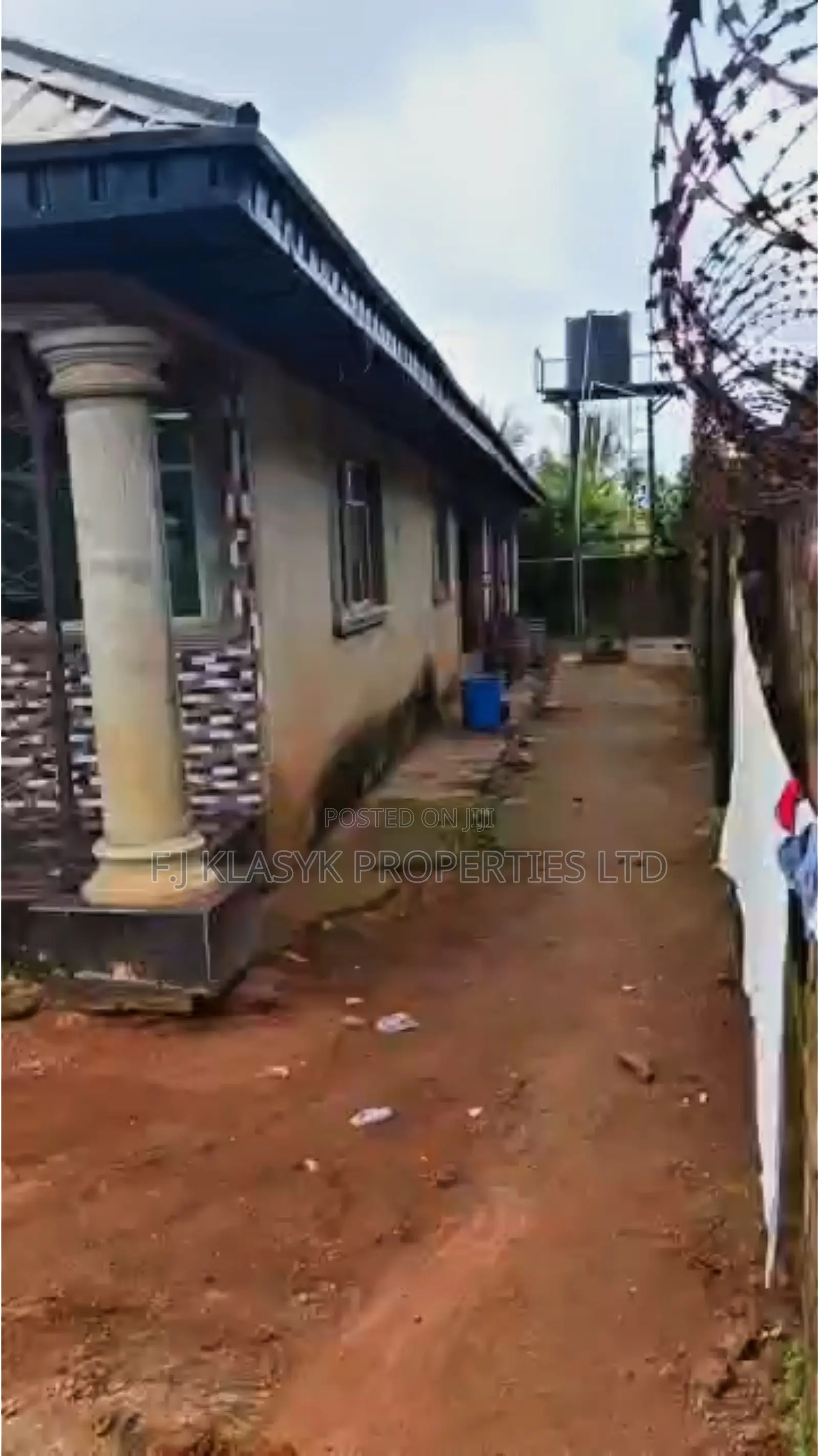 5bdrm Block of Flats in Edo State for sale in Edo State