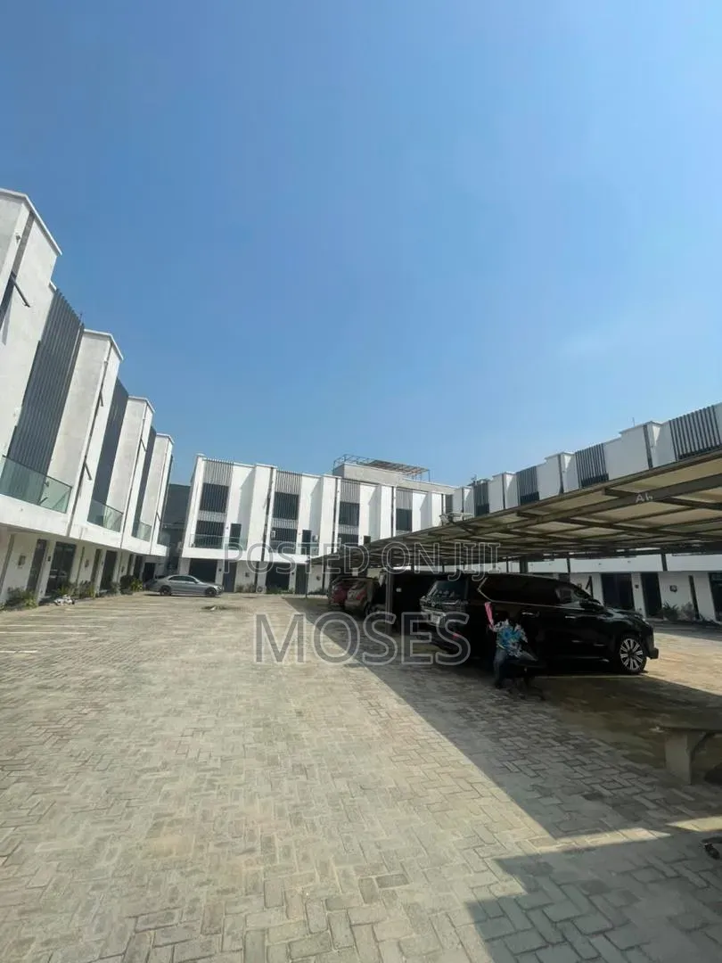4bdrm Duplex in In A Mini Court, Ikate-Elegushi for rent in Ikate-Elegushi