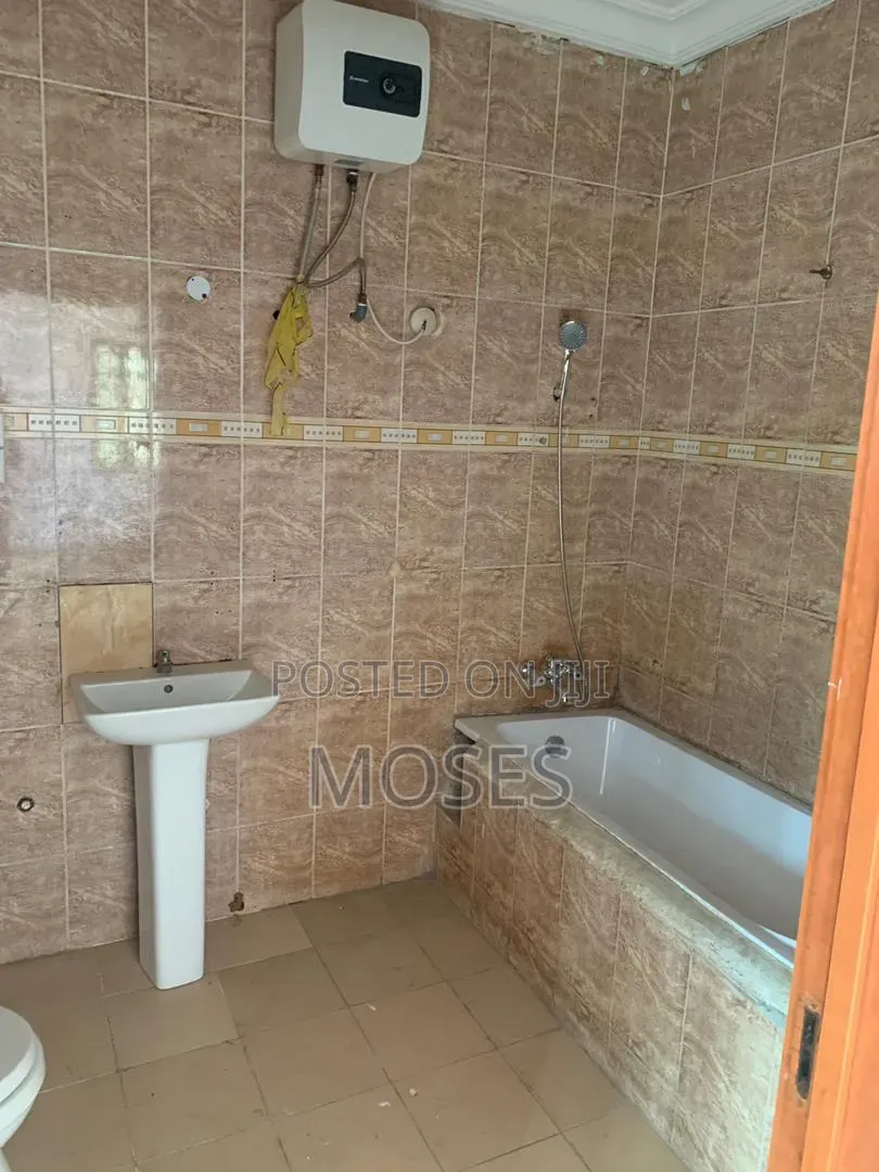 4bdrm Duplex in Chevy View Estate, Chevron for rent in Chevron
