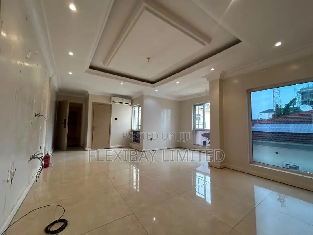 3bdrm Apartment in Lekki Phase 1 for rent in Lekki Phase 1