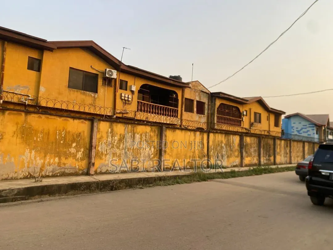 Furnished 3bdrm Block of Flats in Shasha for sale in Shasha