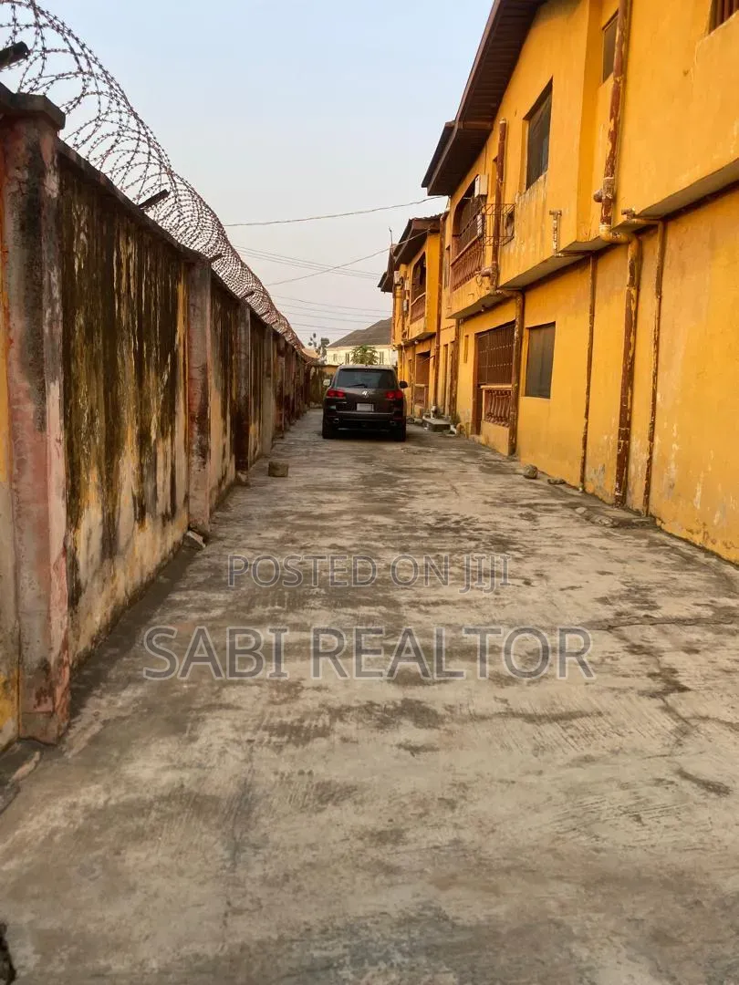 Furnished 3bdrm Block of Flats in Shasha for sale in Shasha