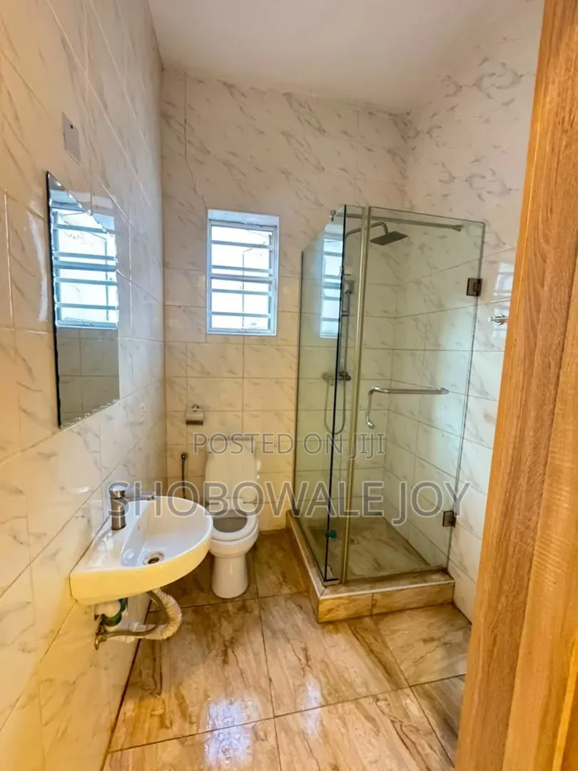 Mini Flat in Harris  Drive Vgc for rent in VGC / Ajah