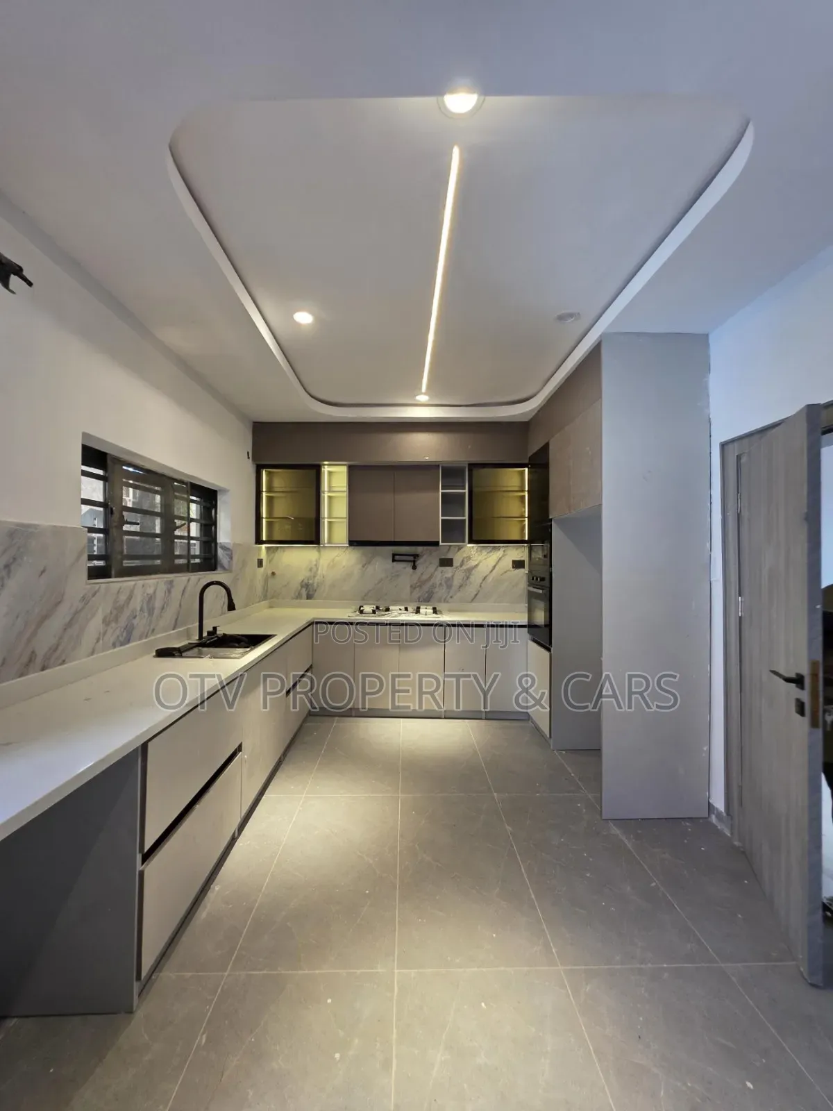5bdrm Duplex in Lekki Phase 1 for sale in Lekki Phase 1