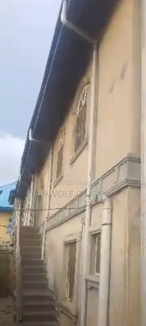3bdrm Block of Flats in Alaba for sale in Alaba