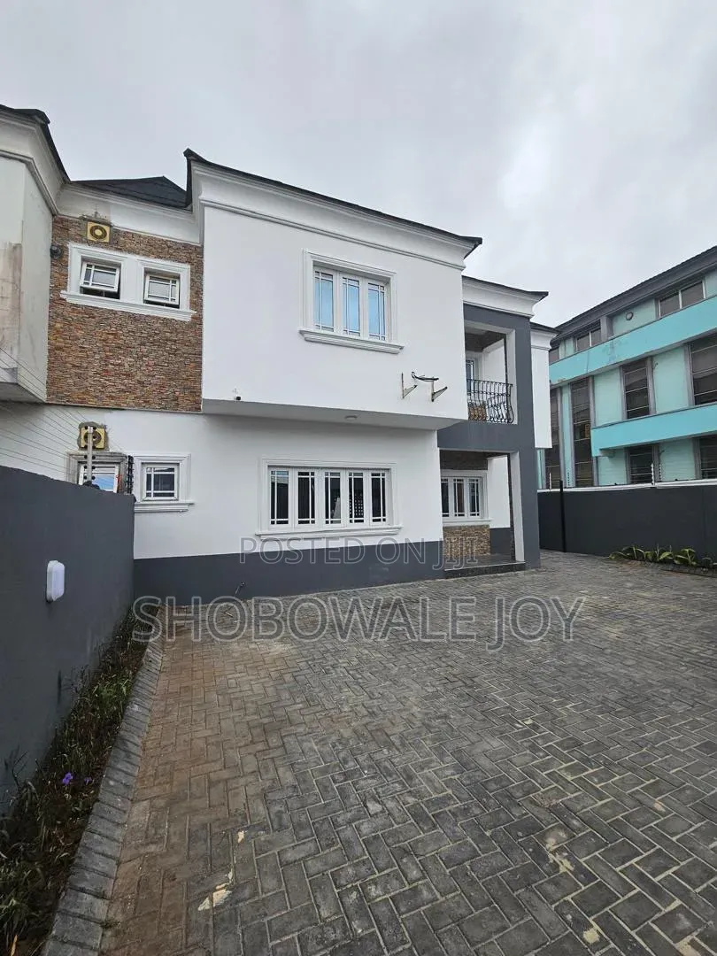 4bdrm Duplex in Lekki Right for rent in Lekki Phase 1