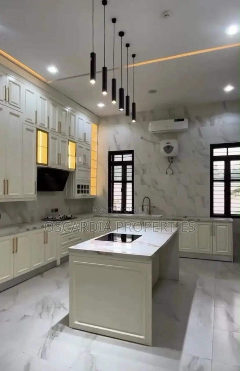 9bdrm Duplex in Guzape District for sale in Guzape District