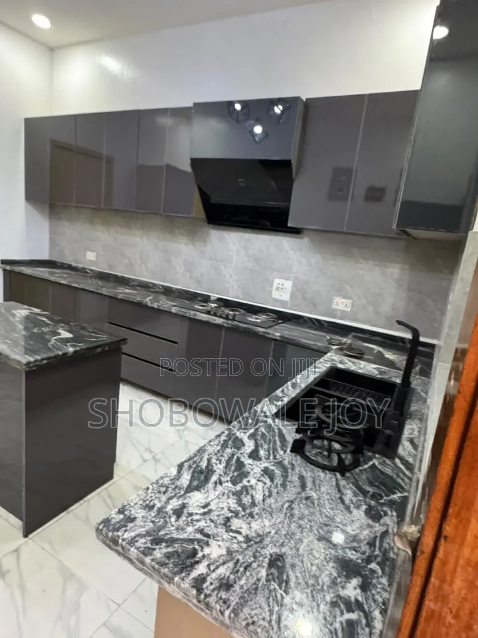 5bdrm Duplex in Chevron Drive for rent in Chevron