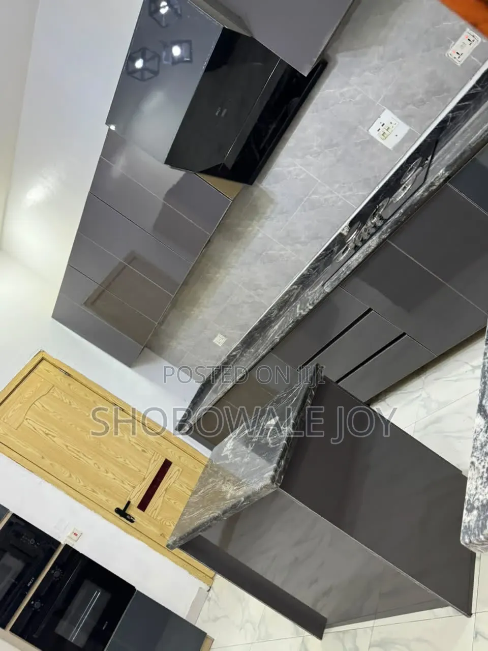 5bdrm Duplex in Chevron Drive for rent in Chevron