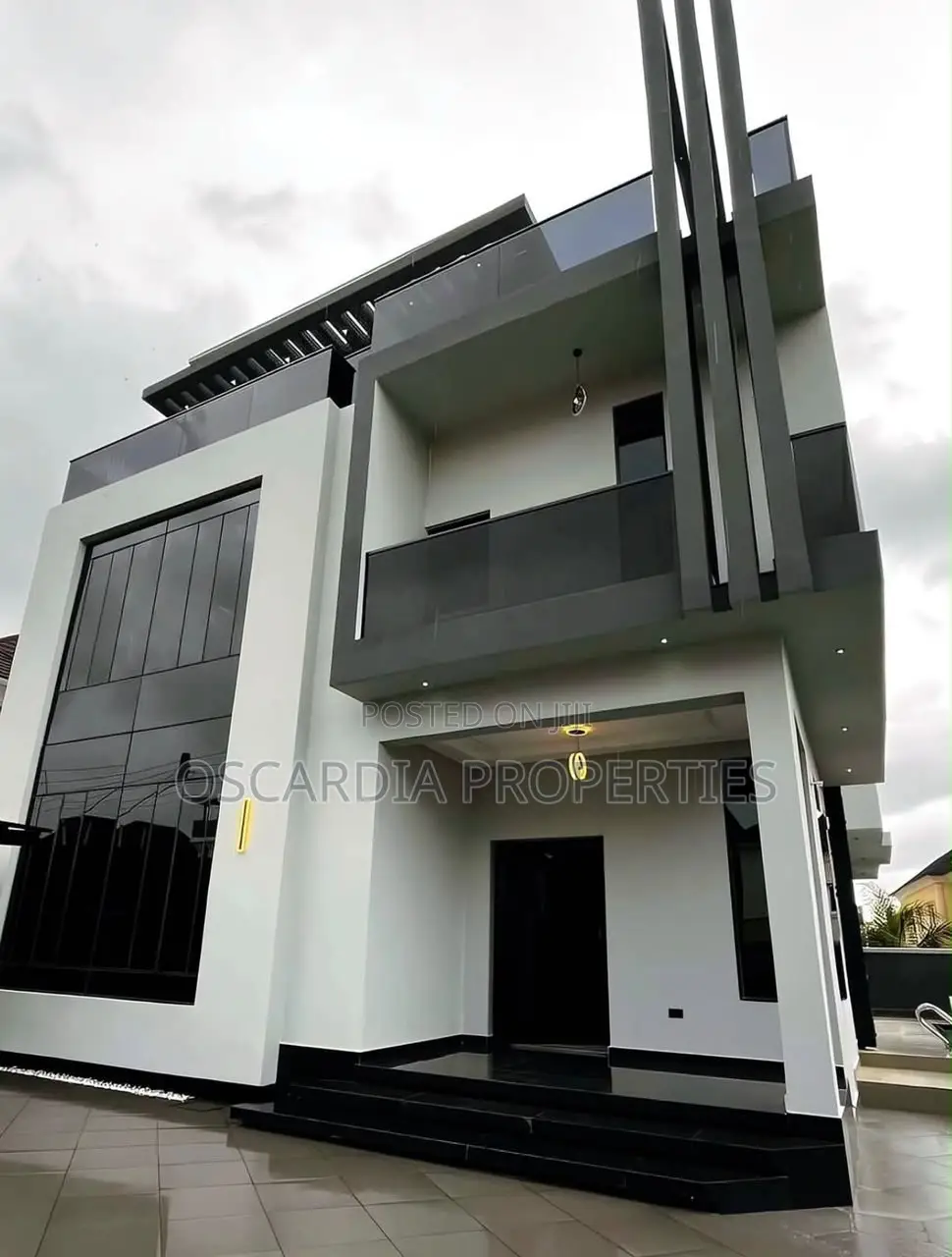 5bdrm Duplex in Apo Resettlement for sale in Apo Resettlement