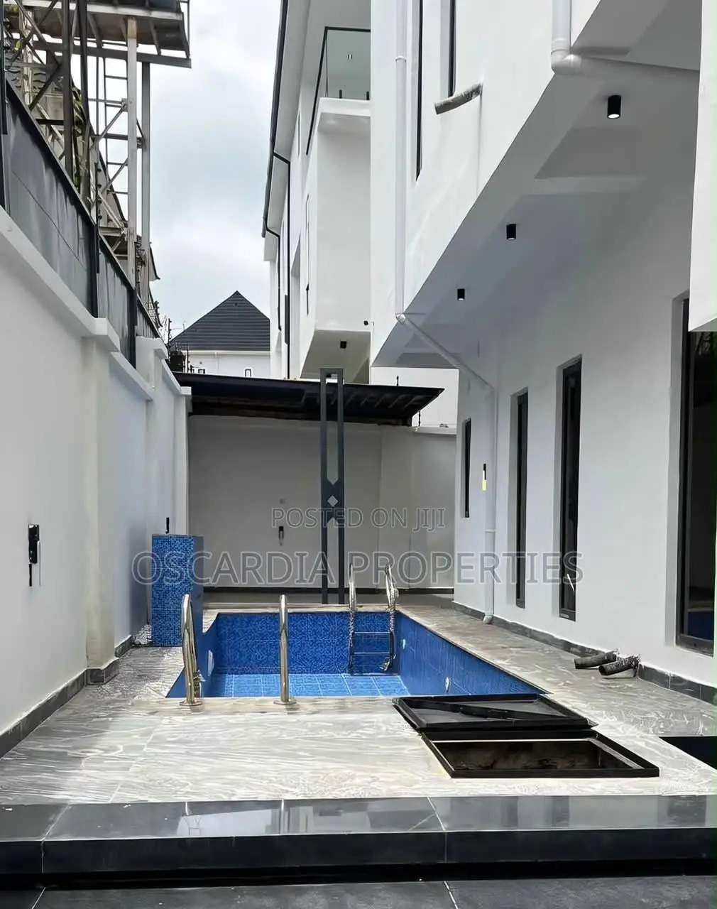 5bdrm Duplex in Apo Resettlement for sale in Apo Resettlement