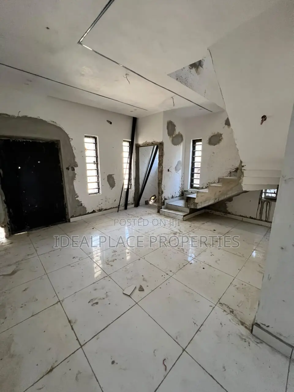 3bdrm Townhouse/Terrace in Ikota for sale in Ikota