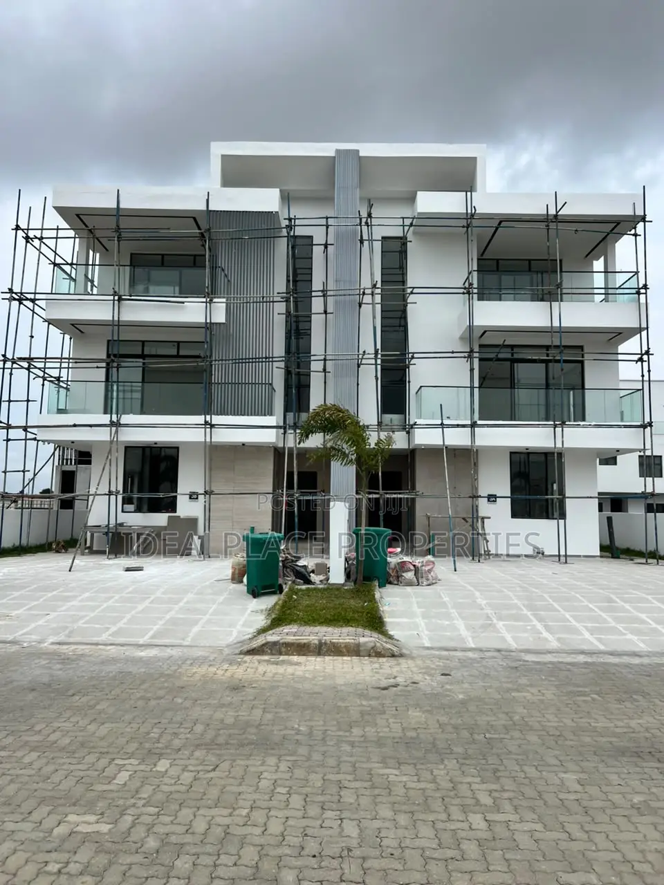 6bdrm Duplex in Ikate for sale in Ikate