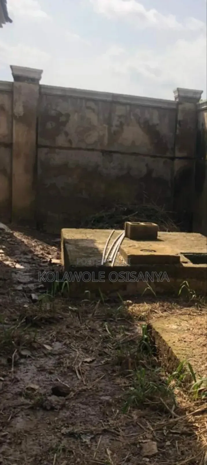 Commercial More Than Half Plot With Mini Warehouse in Akesan