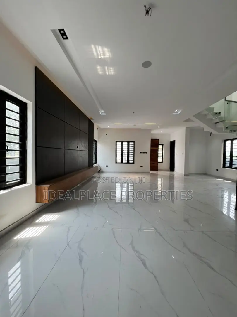 5bdrm Duplex in Megamound Estate, Ikota for sale in Ikota