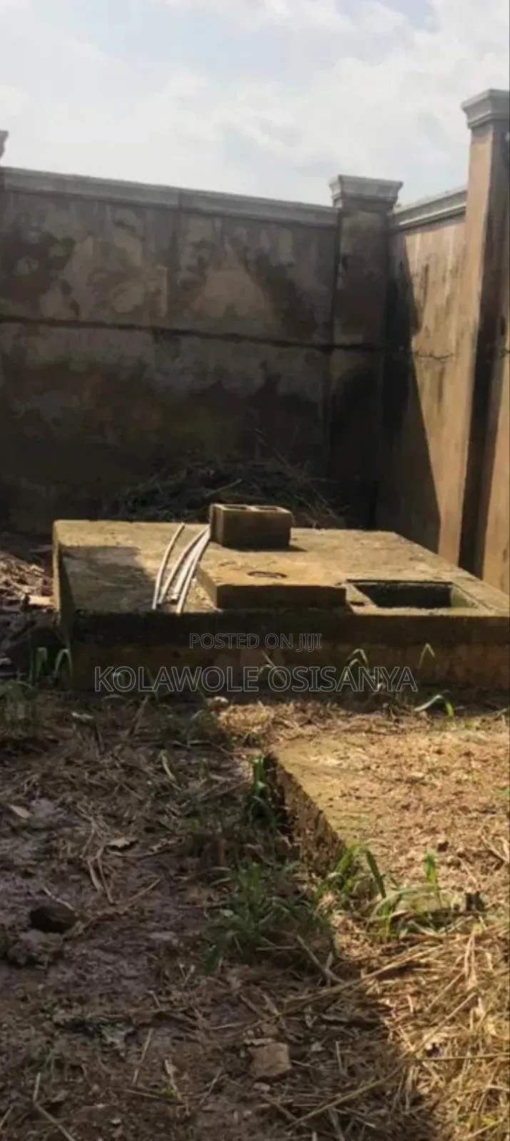 Commercial More Than Half Plot With Mini Warehouse in Akesan