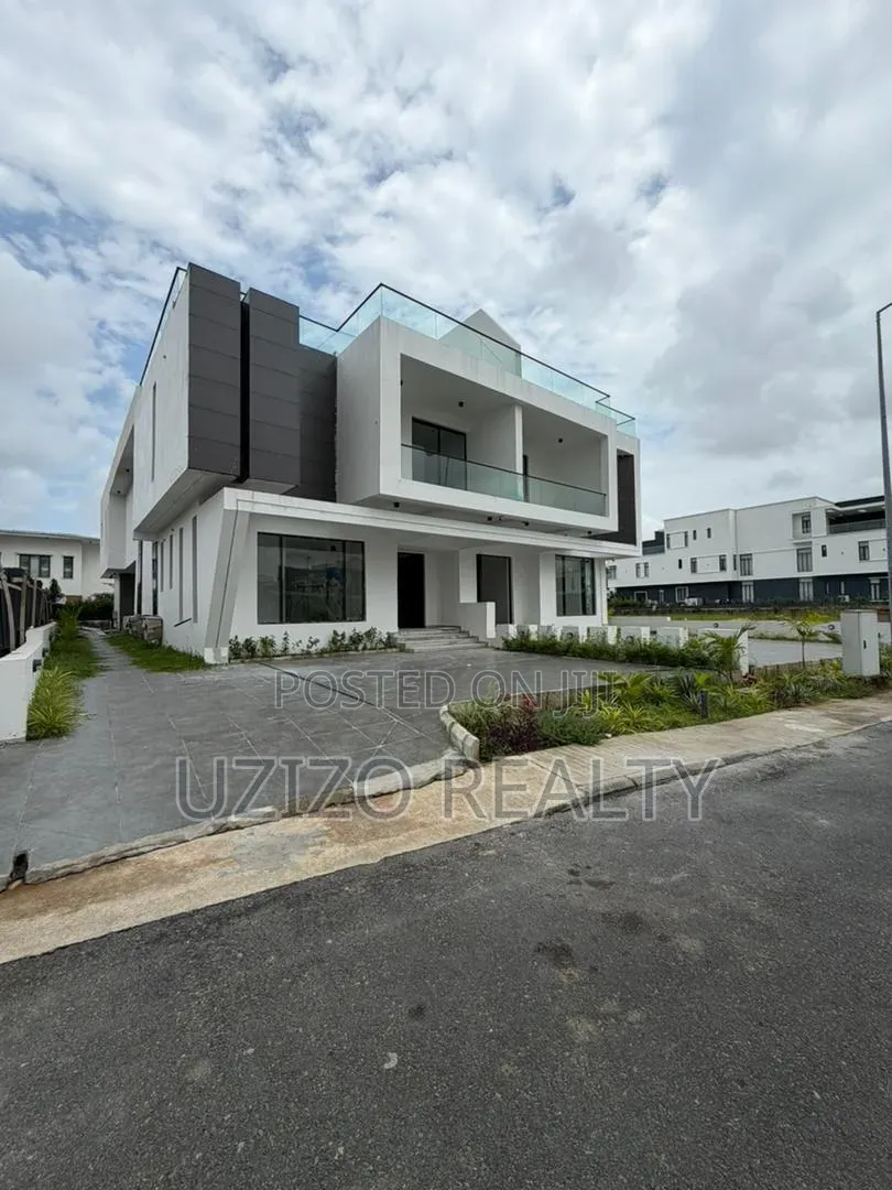 5bdrm Duplex in Ikate for sale in Ikate