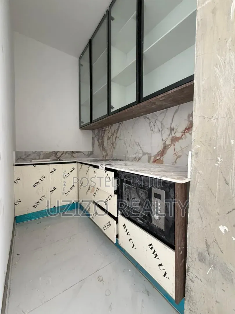 5bdrm Duplex in Ikate for sale in Ikate