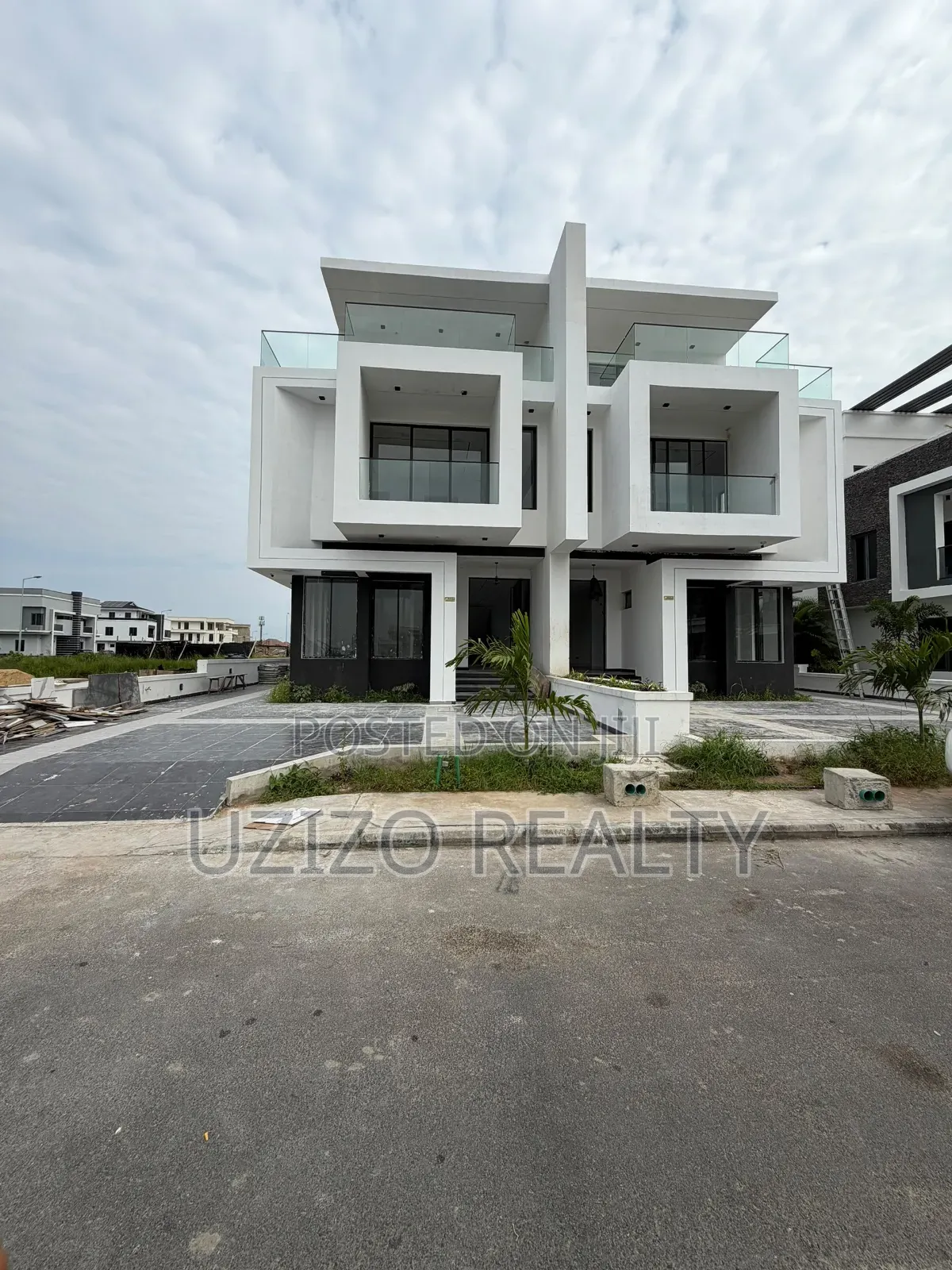5bdrm Duplex in Ikate for sale in Ikate
