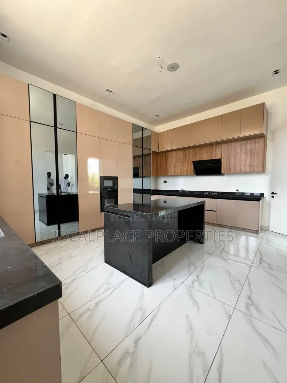 5bdrm Duplex in Megamound Estate, Ikota for sale in Ikota