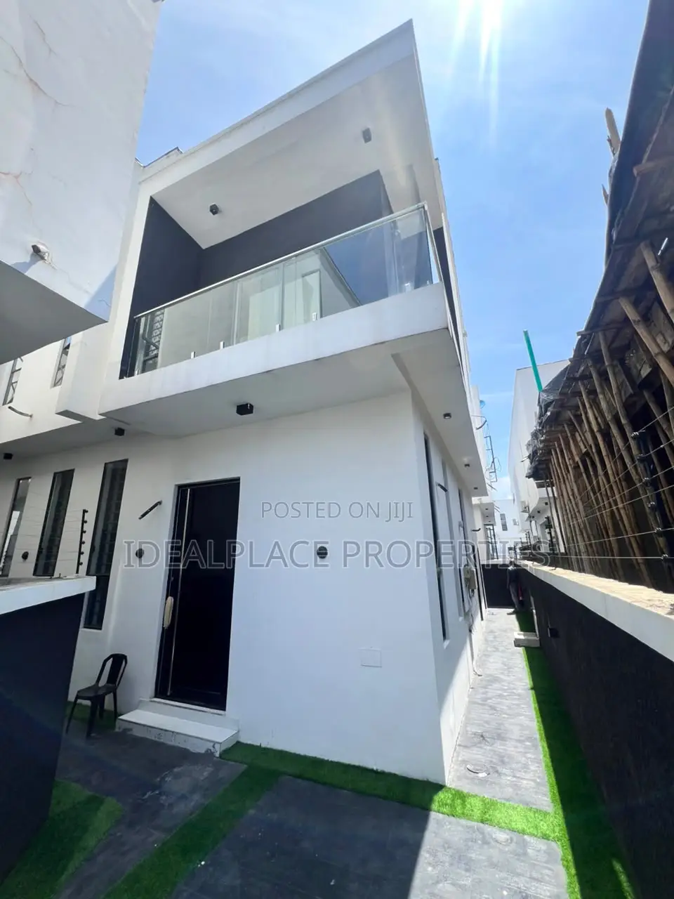 4bdrm Duplex in Chevron for sale in Chevron