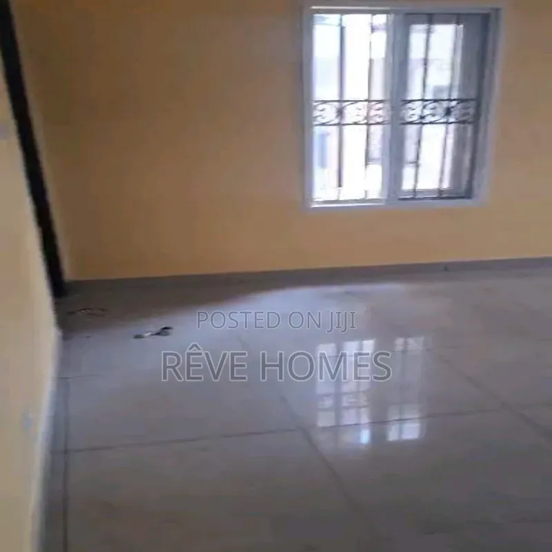 3bdrm Block of Flats in Mende for rent in Mende