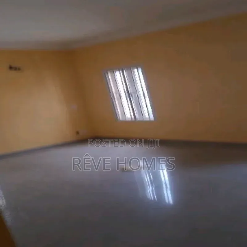 3bdrm Block of Flats in Mende for rent in Mende