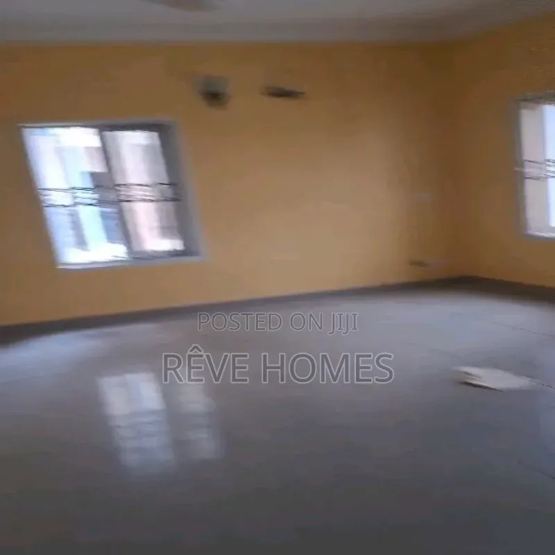 3bdrm Block of Flats in Mende for rent in Mende