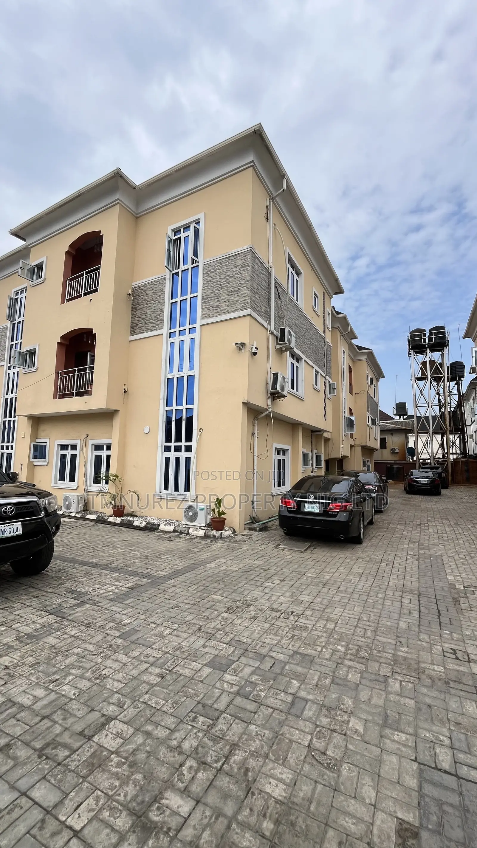 3bdrm Apartment in Inside An Estate for rent in Chevron