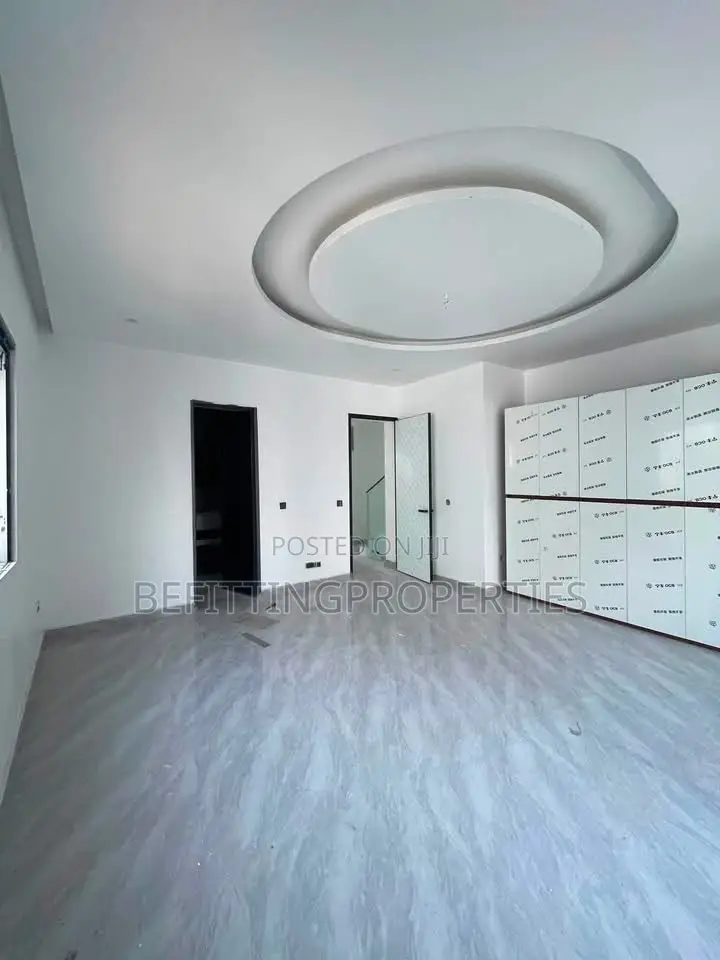 5bdrm Duplex in Osapa london for sale in Osapa london