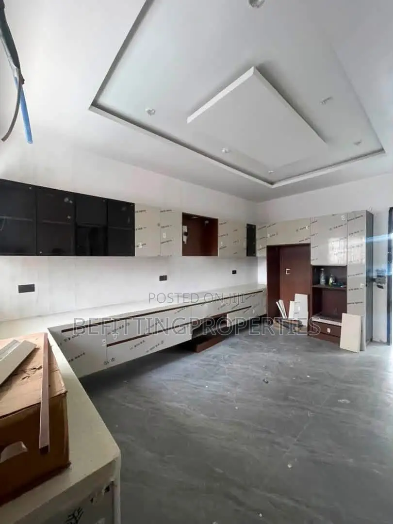 5bdrm Duplex in Osapa london for sale in Osapa london