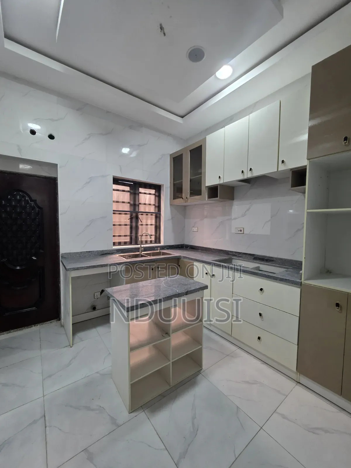 2bdrm Townhouse/Terrace in Chevron for sale in Chevron