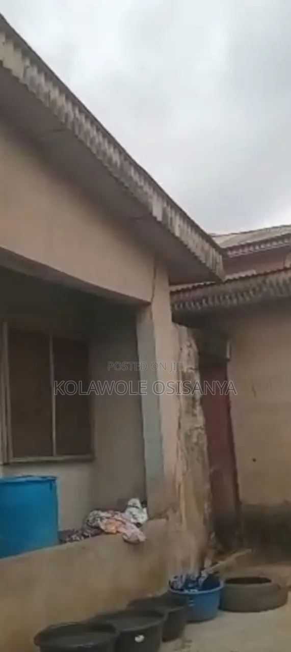 5bdrm Apartment in Igando / Ikotun/Igando for sale in Igando / Ikotun/Igando