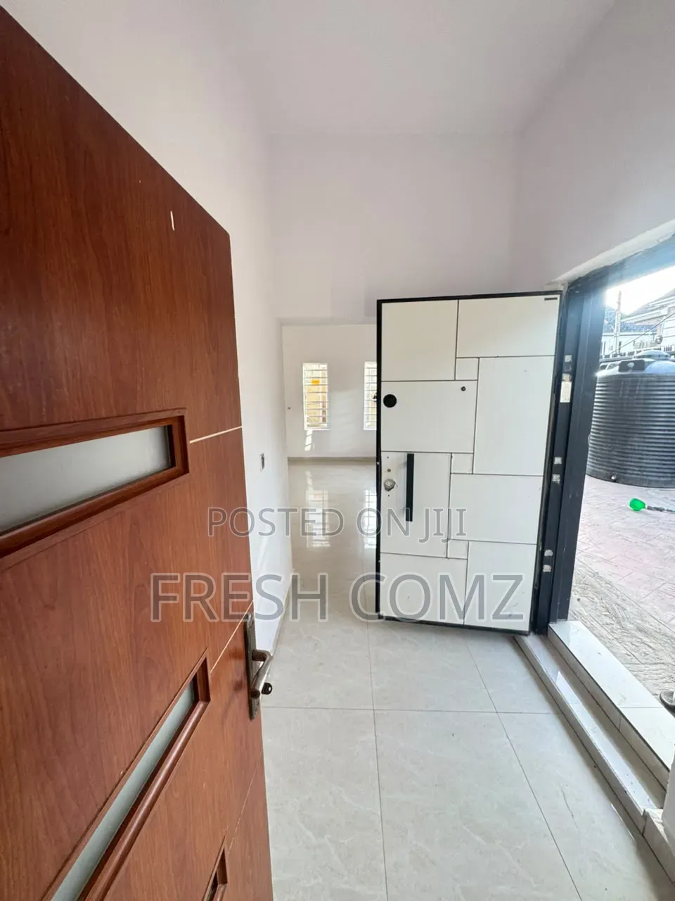 Mini Flat in Chevron for rent in Chevron