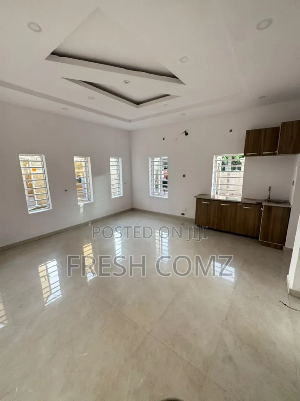 Mini Flat in Chevron for rent in Chevron