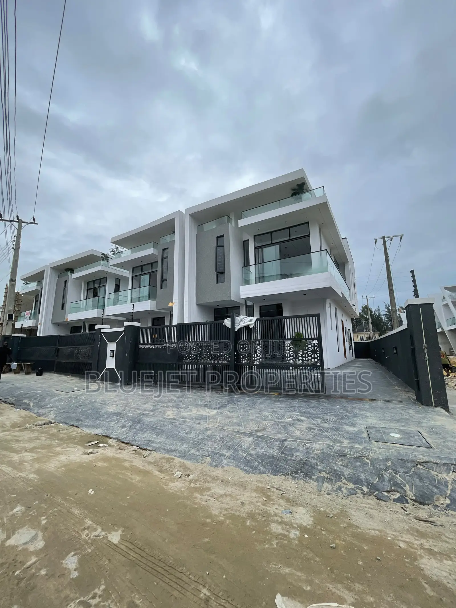 Furnished 4bdrm Duplex in Ikota Lekki for sale in Ikota